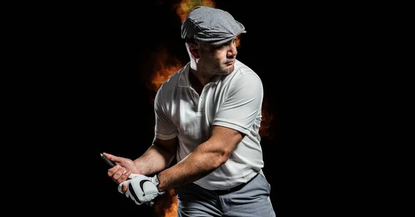 Composition Joueur Golf Masculin Sur Flammes Sur Fond Noir Concept — Photo