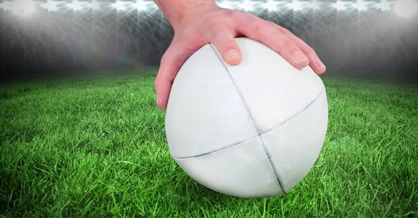 Samenstelling Van Mannelijke Rugbyspeler Die Rugbybal Het Sportstadion Houdt Digitaal — Stockfoto
