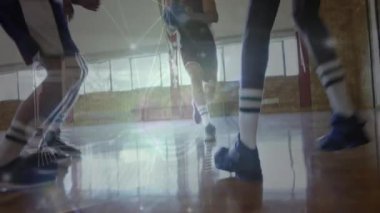 Basketbol üzerinden veri işleme animasyonu. Küresel spor ve dijital arayüz kavramı dijital olarak oluşturulmuş video.