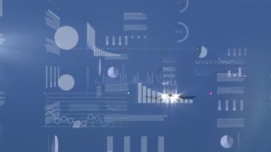 Uçakta veri işleme animasyonu. küresel iş ve dijital arayüz kavramı dijital olarak oluşturulmuş video.