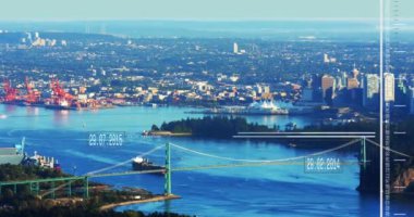 Şehir manzarası üzerinde veri işleme animasyonu. küresel iş ve dijital arayüz kavramı dijital olarak oluşturulmuş video.