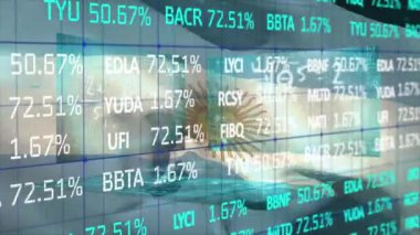 Arjantin bayrağı üzerinde veri işleme animasyonu. Ulusal bayraklar ve dijital arayüz konsepti dijital olarak oluşturuldu.