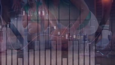 Spor salonundaki çeşitli bayan basketbol oyuncuları üzerinde veri işleme animasyonu. Küresel spor ve dijital arayüz kavramı dijital olarak oluşturulmuş video.