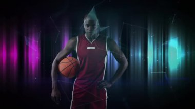 Afrika kökenli Amerikalı erkek basketbolcu üzerinden bağlantı ve dünya ağının animasyonu. Küresel spor ve dijital arayüz kavramı dijital olarak oluşturulmuş video.