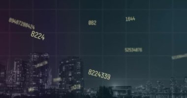 Şehir manzarası üzerinde veri işleme animasyonu. küresel iş ve dijital arayüz kavramı dijital olarak oluşturulmuş video.