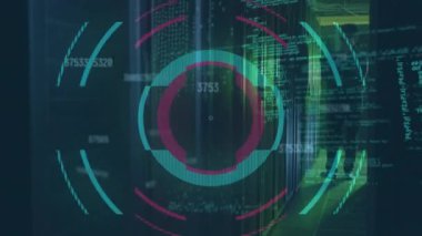 Karanlık sunucu odasında yürüyen kişinin siluetinin üzerinde veri işleme animasyonu. Küresel iletişim, iş ve veri kavramı dijital olarak oluşturulmuş video.