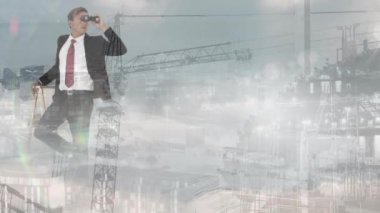 Dürbünü olan bir iş adamının veri işleme sistemi üzerindeki animasyonu. Küresel iş, finans ve veri işleme kavramı dijital olarak oluşturulmuş video.