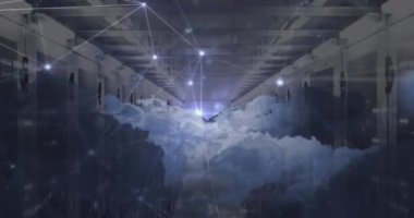 Bulutların üzerindeki bağlantı ağının animasyonu. küresel iş ve dijital arayüz kavramı dijital olarak oluşturulmuş video.