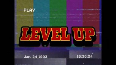 Yeni yıl arkaplanındaki çalma metni üzerinden gülümseme emoji metninin animasyonu. Sosyal medya ve iletişim arayüzü kavramı dijital olarak oluşturulmuş video.