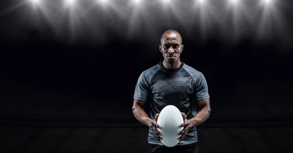 Composição Jogador Rugby Masculino Segurando Bola Rugby Sobre Estádio Esportivo — Fotografia de Stock