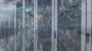 Sunucu odasındaki veri işleme ve hareket sütunlarının animasyonu. küresel teknoloji, bilgisayar ve dijital arayüz kavramı dijital olarak oluşturulmuş video.