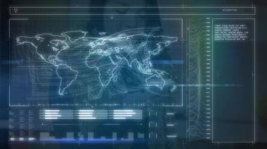 Beyaz kadın üzerinde veri işleme animasyonu. küresel iş ve dijital arayüz kavramı dijital olarak oluşturulmuş video.