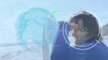 Sörf tahtası tutan beyaz adamı tarayan küre ve mikroskobun animasyonu. Küresel teknoloji, bilgisayar ve dijital arayüz kavramı dijital olarak oluşturulmuş video.