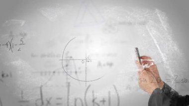 Beyaz zemin üzerinde hareket eden matematiksel formüllerin animasyonu. Eğitimler ve matematik öğrenme kavramı dijital video oluşturuldu.