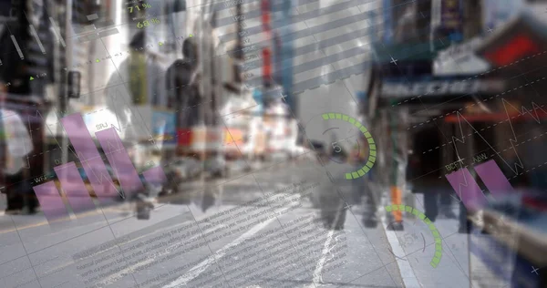 Sokakta Yürüyen Insanların Hızlandırılmış Istatistiksel Veri Işleme Görüntüsü Bilgisayar Arayüzü — Stok fotoğraf