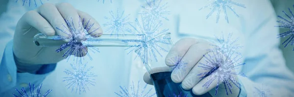 Imagem Digital Coronavírus Azul Contra Médico Que Faz Experiências Laboratório — Fotografia de Stock