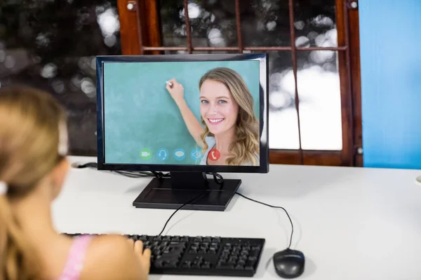 Estudante Caucasiana Usando Computador Videochamada Com Professora Educação Line Ficar — Fotografia de Stock