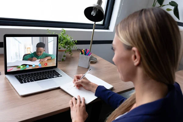 Caucasian Businesswoman Sitting Desk Using Laptop Having Video Call Work — Stock Photo, Image