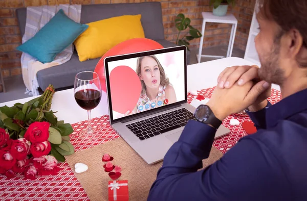 Kaukasiska Par Gör Alla Hjärtans Dag Video Samtal Kvinnan Bärbar — Stockfoto