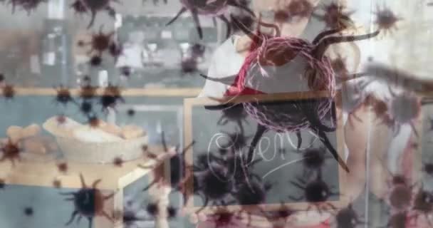Animation Macro Covid Cells Floating Happy Καυκάσια Γυναίκα Σεφ Κρατώντας — Αρχείο Βίντεο