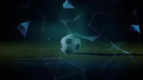 球を形成する接続とデータ共有ポイントのネットワークのアニメーション ボールのために実行され バックグラウンドで試合中に落ちる男性サッカー選手と — ストック動画