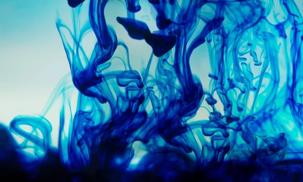 Ilustração Abstrata Tinta Acrílica Cor Azul Água Contra Fundo Branco — Fotografia de Stock