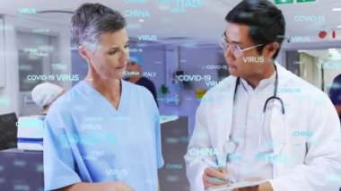Kafkasyalı hemşirenin elinde dosya olan melez bir doktorla konuşurken Covid-19 kelimelerinin animasyonu. Covid-19 Coronavirus salgını sırasında tıbbi personel.