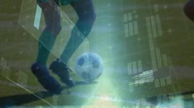 Veri işleme, tarama ve analizlerin animasyonu, futbolcuların alt kesimleriyle birlikte arka plandaki bir futbol sahası üzerinde eylem halindedir.