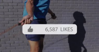 Afro-Amerikan adam ip atlarken medya simgelerinin canlandırılması. Küresel iş ve dijital arayüz kavramı dijital olarak oluşturulmuş video.