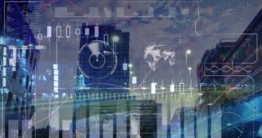 Gece manzarası boyunca dijital veri işleme animasyonu. Küresel veri işleme kavramı dijital oluşturulmuş video.