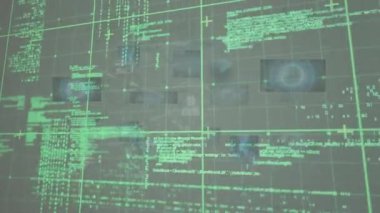 Yeşil ızgara üzerinde dijital veri işleme animasyonu. Küresel veri işleme kavramı dijital oluşturulmuş video.