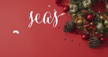 Yılbaşı süslemelerinin ardından gelen mesajların animasyonu. Noel, kutlama ve dijital arayüz kavramı dijital olarak oluşturulmuş video.