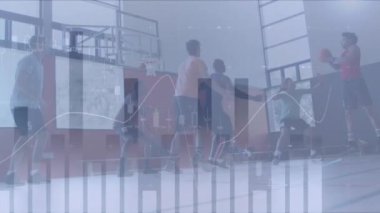 Basketbolcuların üzerine düşen veri işleme animasyonu. Küresel veri işleme kavramı dijital oluşturulmuş video.