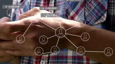 Akıllı telefon kullanan beyaz kişi üzerindeki simgelerle bağlantı ağının animasyonu. Küresel sosyal medya kavramı dijital oluşturulmuş video.