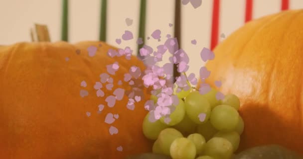 Kwanzaa Mumları Balkabaklarının Üzerinde Mor Kalplerin Animasyonu Kwanzaa Şenliği Kutlama — Stok video