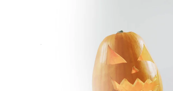Bild Des Halloween Textes Über Geschnitztem Kürbis Auf Grauem Hintergrund — Stockfoto