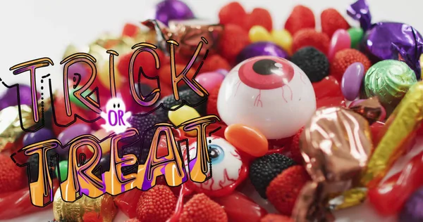 Bild Von Halloween Trick Oder Behandeln Text Über Süßigkeiten Auf — Stockfoto