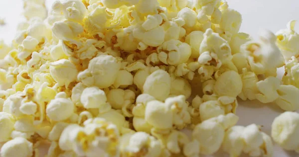 Bild Der Nahaufnahme Von Popcorn Auf Weißem Hintergrund Essens Party — Stockfoto