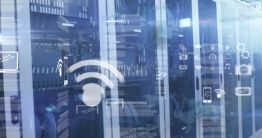 Sunucu odasında veri işleme animasyonu. küresel iş ve dijital arayüz kavramı dijital olarak oluşturulmuş video.