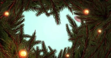 Zencefilli ekmek üzerine köknar ağacı animasyonu. Noel, kutlama ve dijital arayüz kavramı dijital olarak oluşturulmuş video.