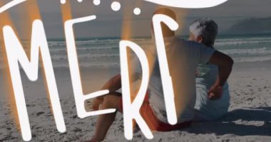 Mutlu noeller ve yeni yıl mesajlarının animasyonu farklı kıdemli çiftin sahilde kucaklaşması üzerine. Noel, tatiller, şenlik, yeni yıl ve dijital olarak üretilen kutlama konsepti.