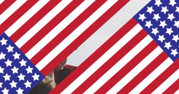 Animación Bandera Los Estados Unidos América Sobre Padre Biracial Llevando — Vídeos de Stock