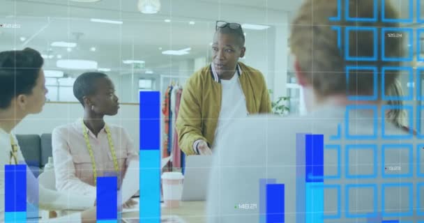 Animación Del Procesamiento Datos Mapa Del Mundo Sobre Diversos Empresarios — Vídeo de stock