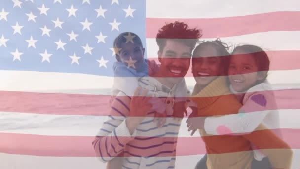 Анимация Флага Сша Над Расовой Парой Несущей Детей Спине Американский — стоковое видео