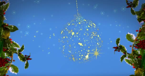 Animace Zlaté Vánoční Cetky Houpající Přes Sněhové Vločky Cesmínové Listy — Stock video