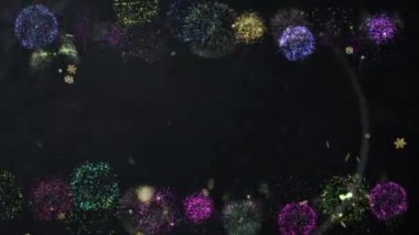 Yeni yıla düşen altın rengi kar tanelerinin animasyonu. Gece gökyüzünde havai fişekler, fotokopi uzayı. Noel, yeni yıl, kış, gelenek ve dijital olarak üretilen video konsepti.