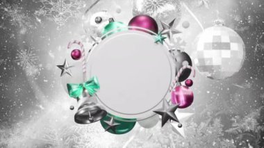 Kar taneleri ve kar tanelerinin üzerindeki boş beyaz işaretin etrafındaki Noel süslerinin animasyonu. Noel, kış, şenlik, gelenek ve dijital olarak üretilen video konsepti.