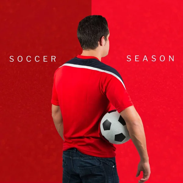 足球搜索文本的组成 而不是带有红色背景球的高加索男性足球运动员 体育和竞赛概念 — 图库照片