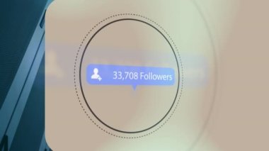 Artan takipçilerle birlikte pembe arka planda konuşma baloncuğunun canlandırılması. Sosyal medya ağı ve teknoloji kavramı