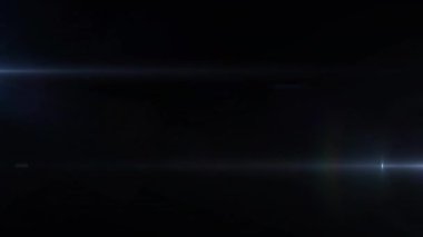 Işık izlerinin ve siyah arkaplandaki lekelerin animasyonu. Işık ve hareket kavramı dijital olarak oluşturulmuş video.